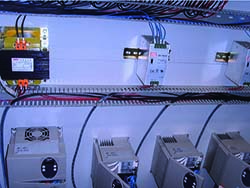 1463731116136715.jpg 500C成型機電控柜.jpg